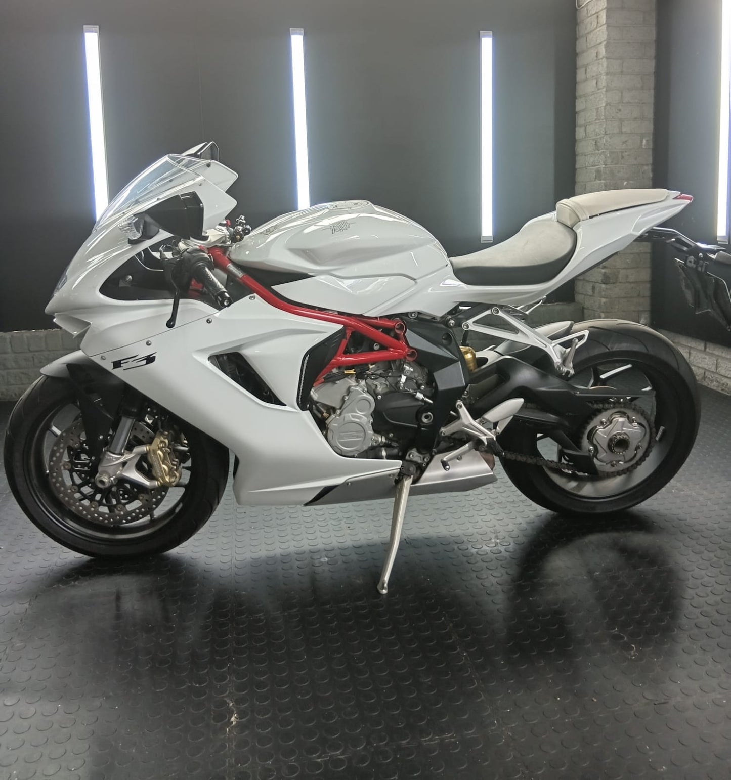 2014 model MV675 F3 Tre Pistoni