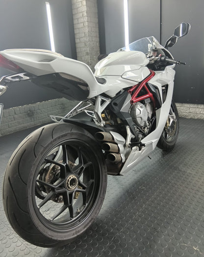 2014 model MV675 F3 Tre Pistoni