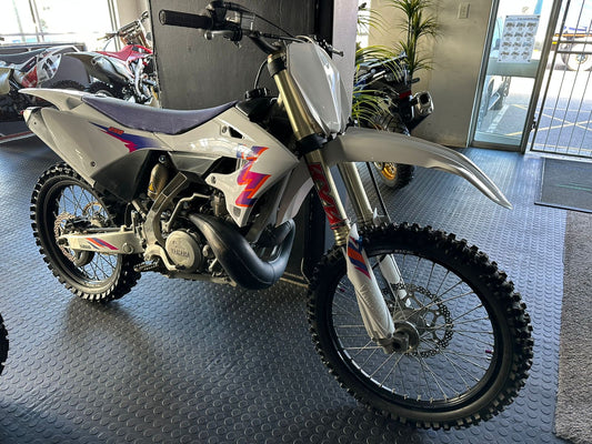 2024 Yamaha YZ250 Anniversary Edition – 44.6 Hours
