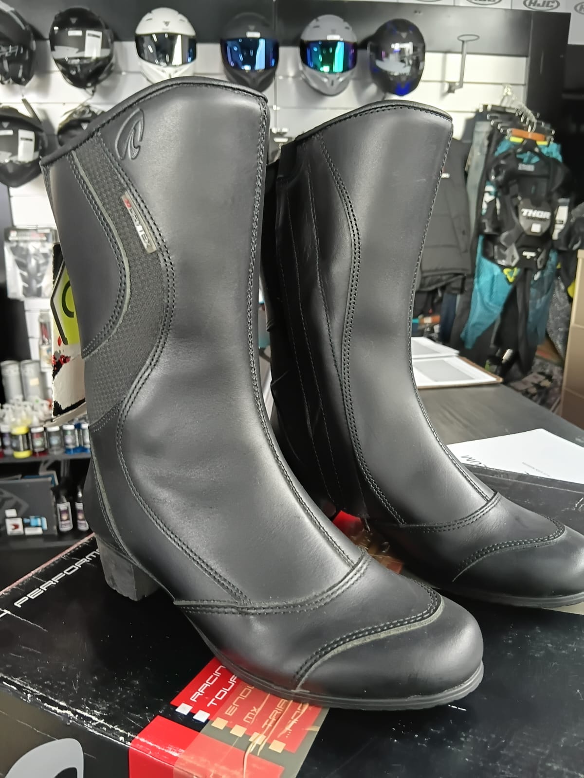 Forma Diamond Ladies Touring Boot (1 pair only Size 3.5/4 S.A or 36UK)